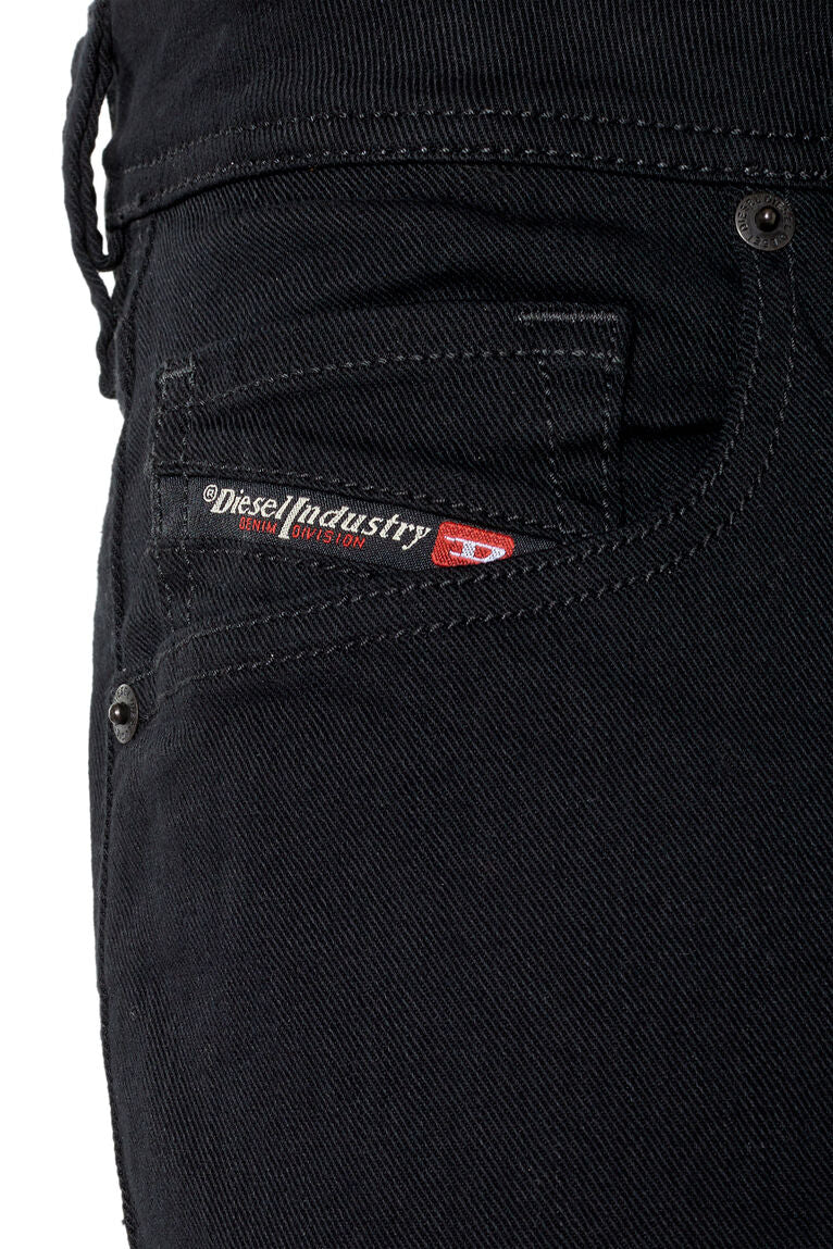 Diesel Herren Larkee-Beex Tapered Fit Jeans